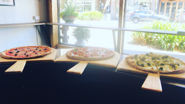 Comentarii opinii despre Fire And Slice Woodfired Pizzeria