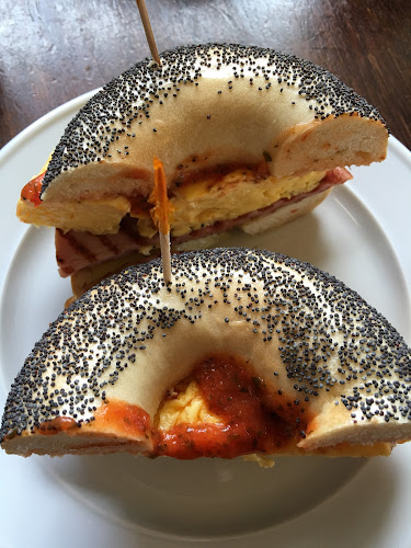 http://www.whollybagels.co.nz/