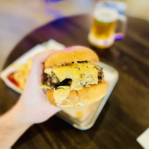 Jo Bros Burgers - Titirangi - Hospitality and gastronomy