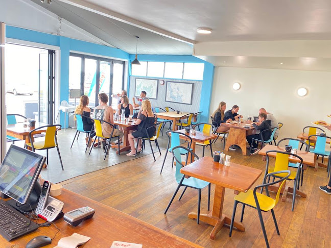 Beach Cafe Maraetai - Hospitality and gastronomy