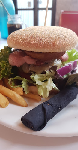 Route 6 Cafe and Bar Open Times