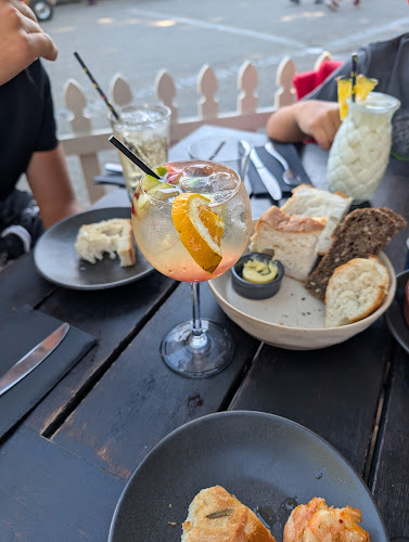 Momentos By The Lake Restaurant