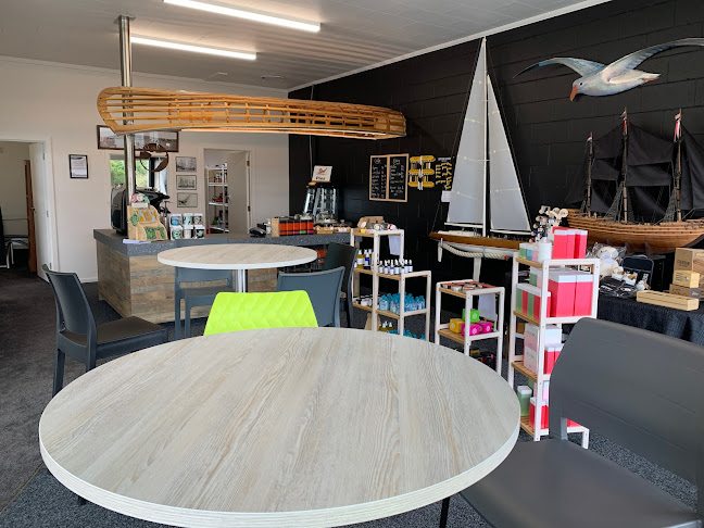 Bluff Real Estate and Cafè