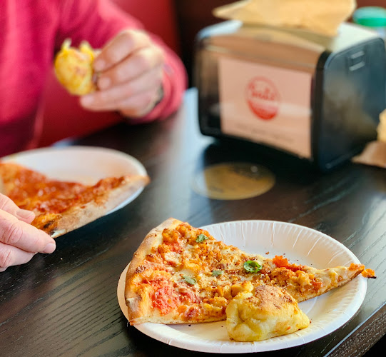 Sal's Authentic New York Pizza - Richmond - Hospitality and gastronomy