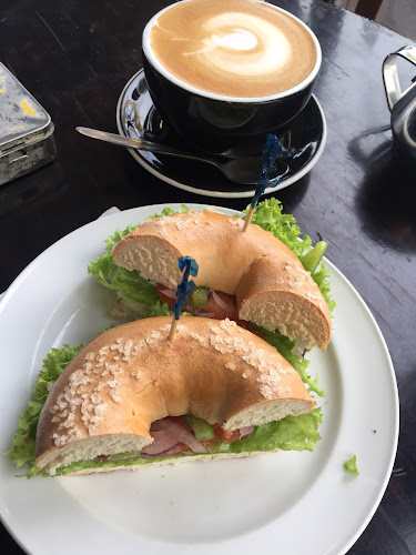 Comentarii opinii despre Wholly Bagels & Pizza Thorndon