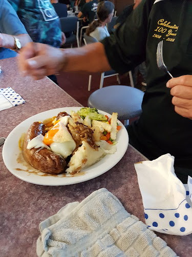 Comentarii opinii despre Castlecliff Club Inc