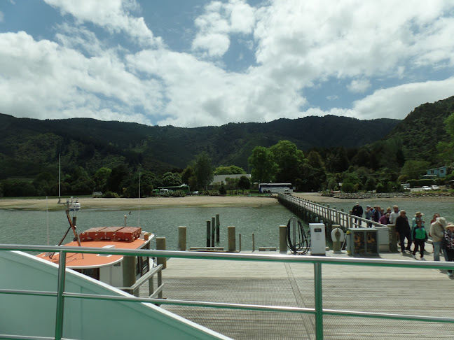 Green Caravan Cafe - Anakiwa