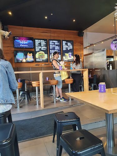 BurgerFuel Courtenay Place - Hospitality and gastronomy