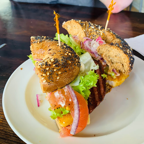 Wholly Bagels & Pizza Thorndon