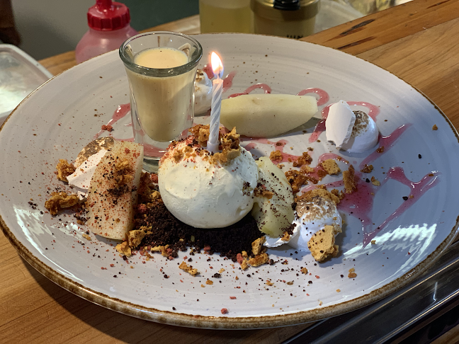 Opinii despre The Jolly Pub & Kitchen Kapiti în Paraparaumu Beach - Hospitality and gastronomy