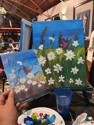 Vie Lounge & Eatery - Hospitality and gastronomy