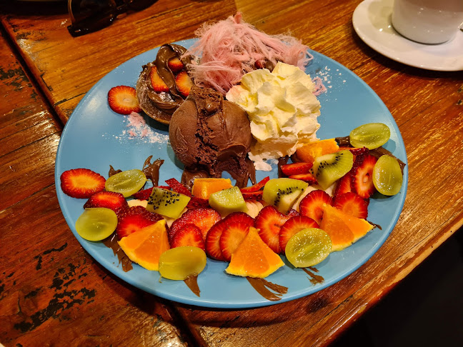 CrunchTower Desserts&Drinks - Hospitality and gastronomy