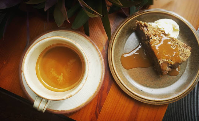 The Hollow Tea Store