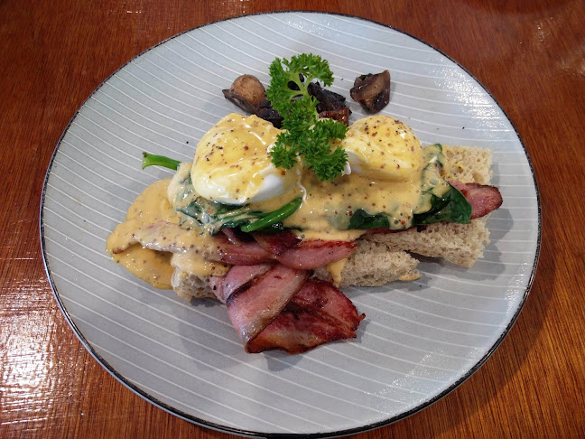 Cloud 777 Cafe Phone number