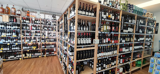 Super Liquor Beachlands - Hospitality and gastronomy