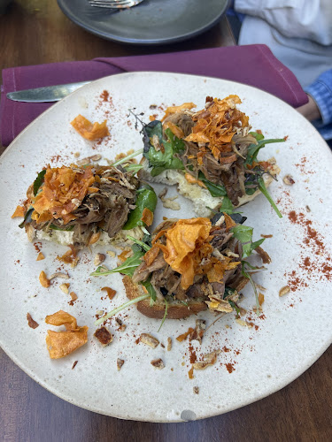 Momentos By The Lake Restaurant - Hospitality and gastronomy