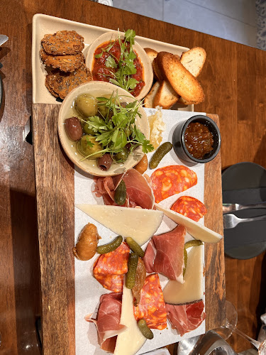 Opinii despre Momentos By The Lake Restaurant în Queenstown - Hospitality and gastronomy