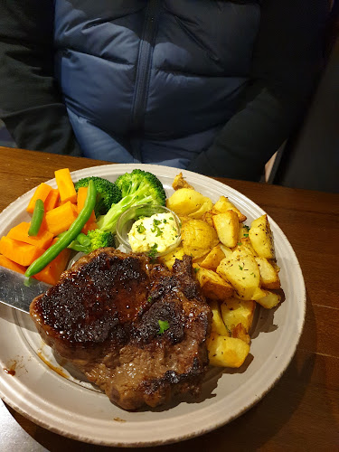 Comentarii opinii despre Luanne’s Ararino Bar & Bistro