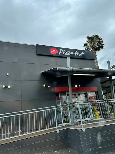 Pizza Hut Manukau - Hospitality and gastronomy
