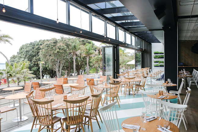 Regatta Bar And Eatery