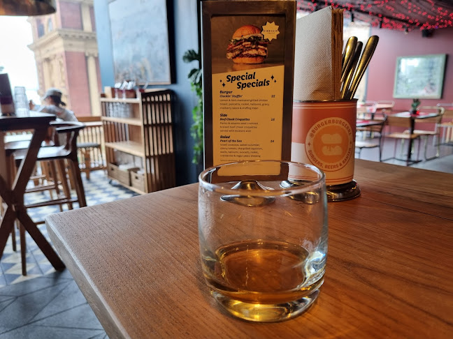 Burger Burger Commercial Bay