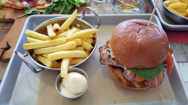 Opinii despre Surf Club Bistro în Orewa - Hospitality and gastronomy