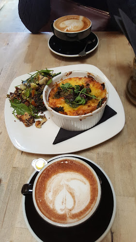 Comentarii opinii despre Black Betty Cafe