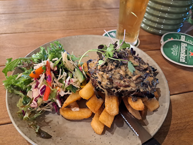 The Hive Bar & Restaurant - Kumeū