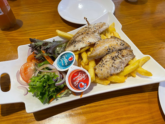 Oppies Restaurant & Takeaway - Hospitality and gastronomy