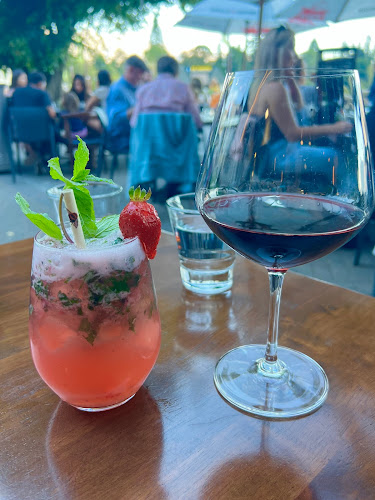 Momentos By The Lake Restaurant - Queenstown