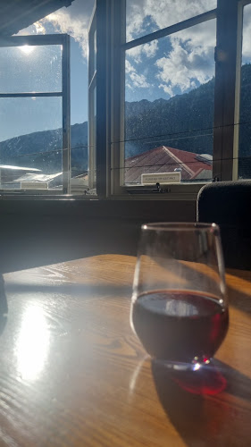 Reviews of Crew Room in Queenstown - Hospitality and gastronomy
