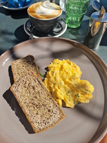 Comments and reviews of Milk & Honey Restaurant