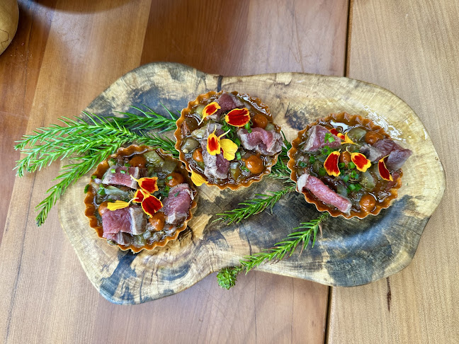 Ahi. - Hospitality and gastronomy