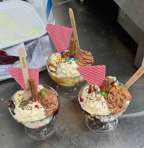 Crescent Bar & Grill - Hospitality and gastronomy