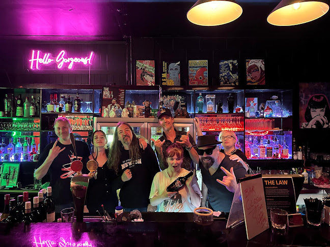 Opinii despre Monkey House Lounge and Cabaret Bar în Whitianga - Hospitality and gastronomy