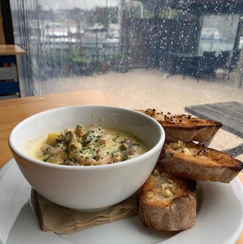 Reviews of Yogi's Bar and Eatery in Whangaparāoa - Hospitality and gastronomy