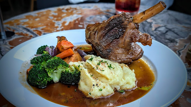 Groper Garage Bar & Restaurant - Hospitality and gastronomy