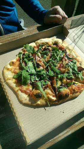 Comentarii opinii despre Busters Woodfired Pizza