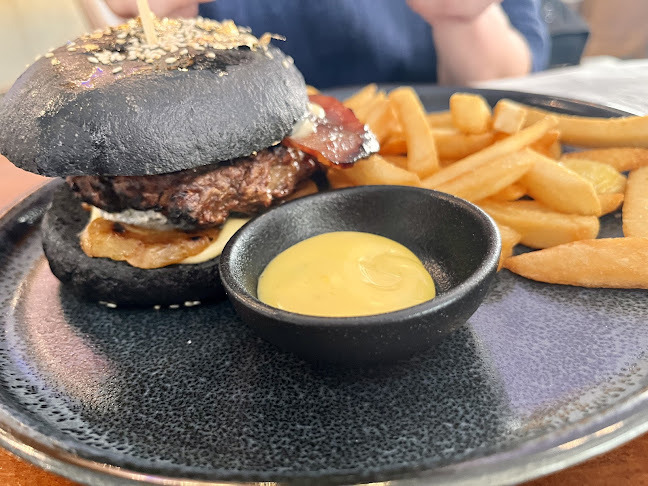 D4 on Featherston - Hospitality and gastronomy