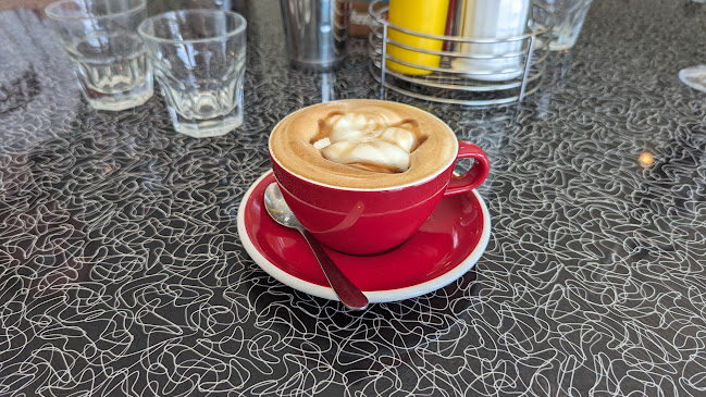 Comentarii opinii despre VEight Cafe, Restaurant & Bar