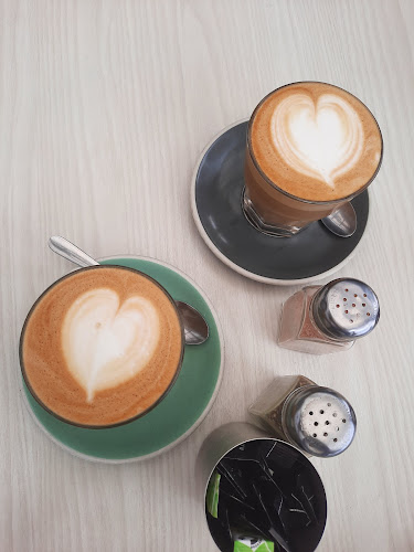 Bungalo Cafe Open Times