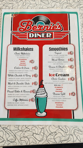 Comentarii opinii despre VEight Cafe, Restaurant & Bar