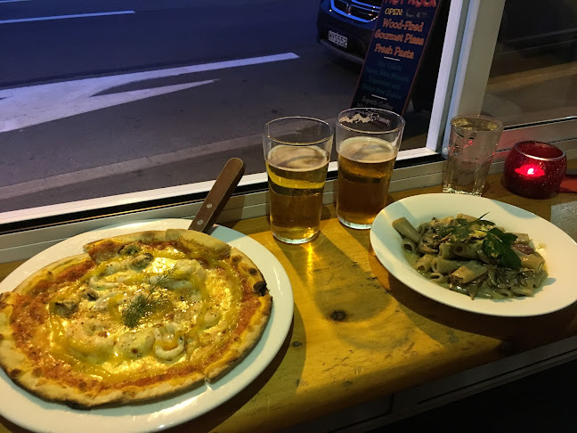 Comentarii opinii despre The Hot Rock Gourmet Pizza Pasta Bar