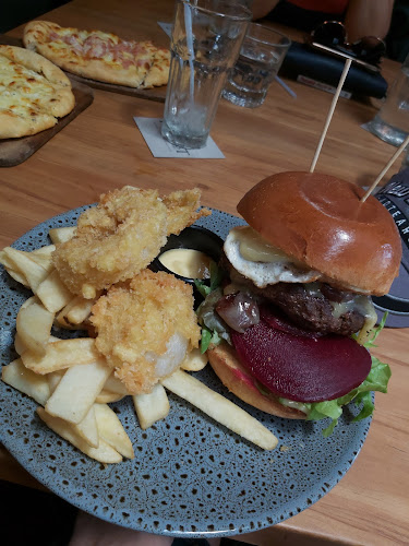 Comentarii opinii despre Redoubt Bar & Eatery