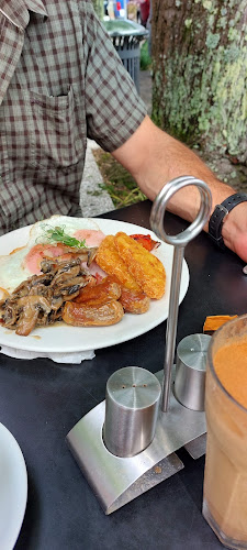 Poppys Cafe - Hospitality and gastronomy