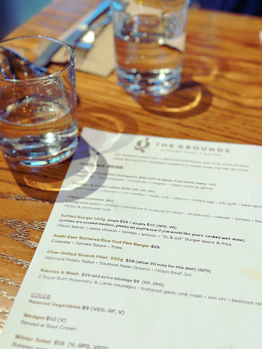 Comentarii opinii despre The Grounds at Whoa! Studios