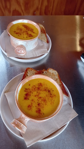 Little Riverside Cafe - Hospitality and gastronomy