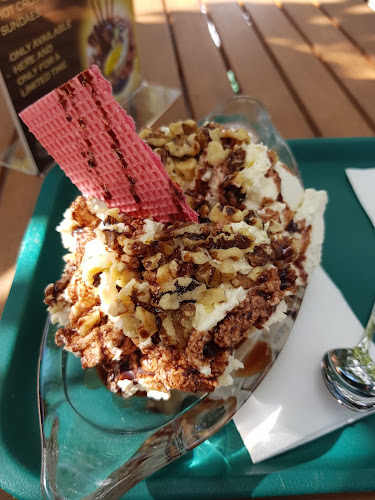 Rush Munro's Ice Creamery - Hospitality and gastronomy