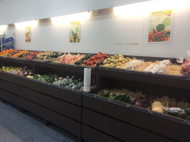 Opinii despre Broadway foodland în Stratford - Hospitality and gastronomy