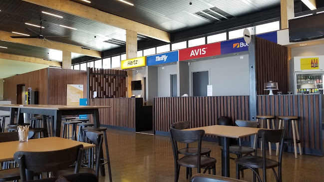 Opinii despre Darton Field Cafe At Gisborne Airport în Gisborne - Hospitality and gastronomy